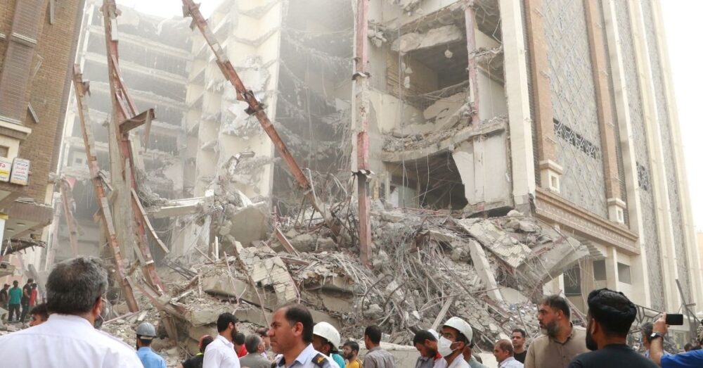 បាក់​រលំអគារ​កម្ពស់ ១០ ជាន់ នៅ អ៊ីរ៉ង់ ច្រើន​នាក់​បាត់បង់​ជីវិត