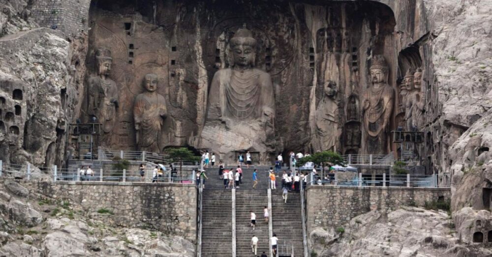 (វីដេអូ)-រូបចម្លាក់​ព្រះពុទ្ធ​ជាប់​ជើងភ្នំ​អាយុកាល​ពាន់​ឆ្នាំ ស្រោបមាស និង​ប្រាក់