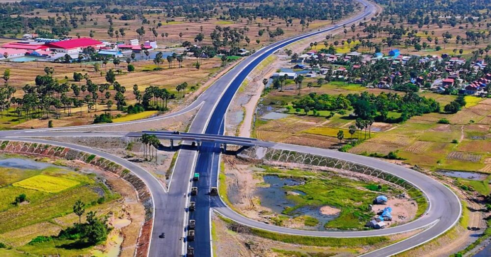 គម្រោងស្ថាបនា​ផ្លូវ​ល្បឿន​លឿន​ភ្នំពេញ-ព្រះសីហនុ ដែល​សម្រេចបាន​ជាង ៩០ ភាគរយ កំពុង​ពង្រឹង​ការហាមឃាត់ចរាចរណ៍​មុនពេល​ដាក់ឱ្យ​ប្រើប្រាស់​សាកល្បង