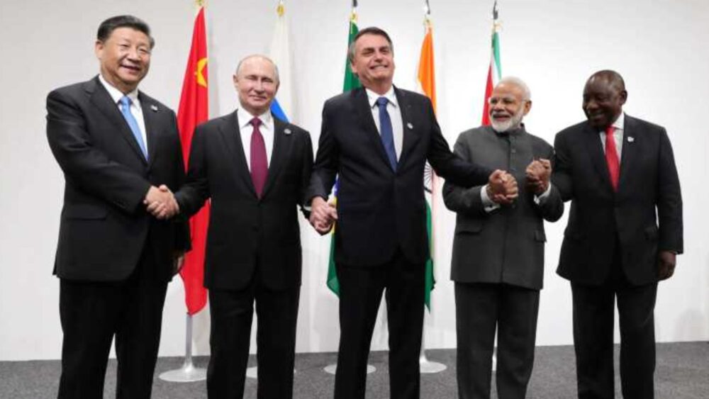 ប្រធានាធិបតី​រុស្ស៊ី លោក ពូ​ទីន បង្ហើប​ឱ្យដឹងថា អង្គការ BRICS កំពុង​អភិវឌ្ឍ​រូបិយប័ណ្ណ​អន្តរជាតិ​ថ្មី