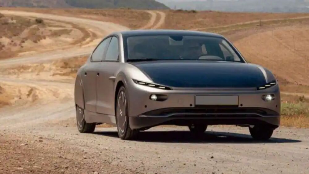 រថយន្ត​អគ្គិសនី​ប្រើ​ថាមពលព្រះអាទិត្យ អាច​រត់​បាន ៧០ គីឡូម៉ែត្រ​ជា​រៀងរាល់ថ្ងៃ