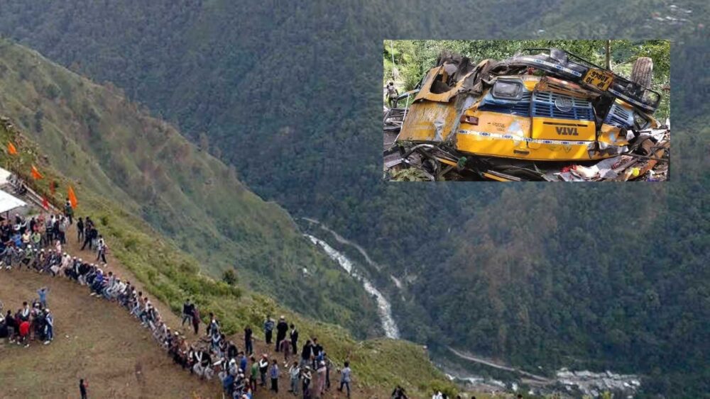 រថយន្តក្រុង​ធ្លាក់ចុះ​ជ្រលង​ភ្នំ​ជ្រៅ​នៅ ឥណ្ឌា បណ្ដាលឱ្យ​មនុស្ស​ជាង ១០ នាក់ បាត់បង់​ជីវិត