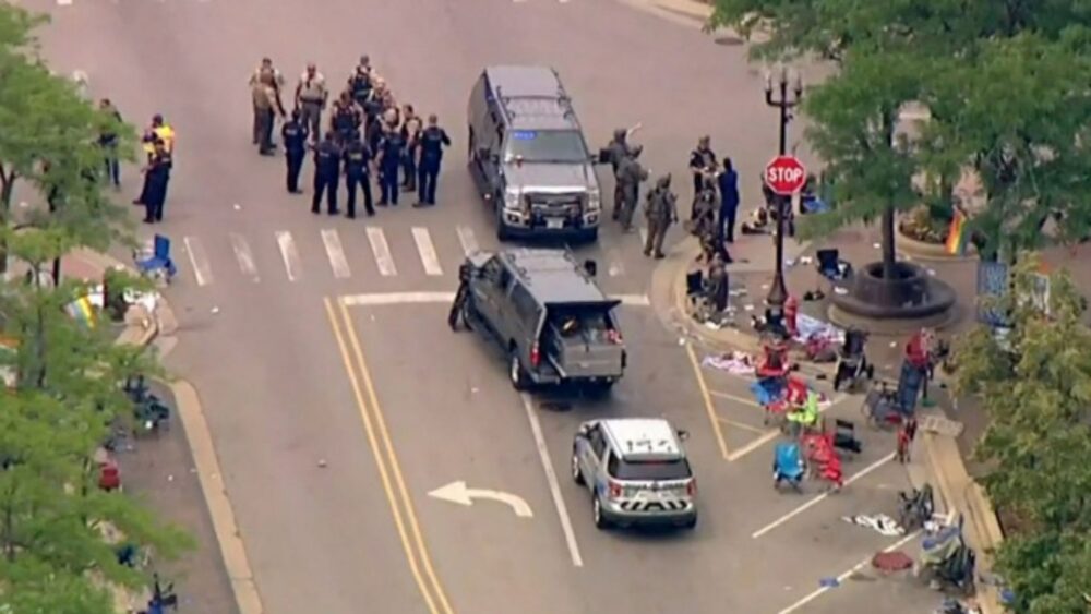 ករណី​បាញ់ប្រហារ​ក្នុង​ពិធីបុណ្យ​ឯករាជ្យ​អាម៉េរិក ៖ សាក្សី​រៀបរាប់​អំពី​វិនាទី​ដ៏​គួរឱ្យ​តក់ស្លុត