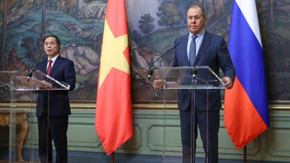 រដ្ឋមន្ត្រីការបរទេស​របស់ ប្រទេស​រុស្ស៊ី ធ្វើ​ទស្សនកិច្ចនៅ​ ​វៀតណាម