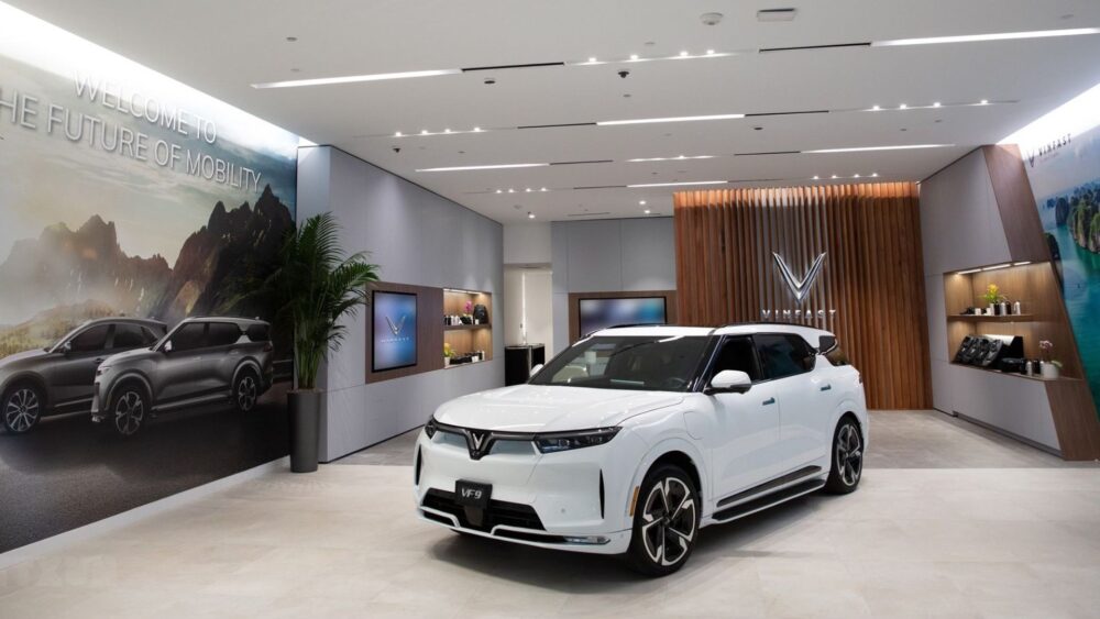 ក្រុមហ៊ុន​ផលិត​រថយន្ត​អគ្គិសនី​របស់​ វៀតណាម បើក​មជ្ឈមណ្ឌល​លក់ ៦ កន្លែង ដំណាលគ្នា​នៅ សហរដ្ឋ​អាម៉េរិក