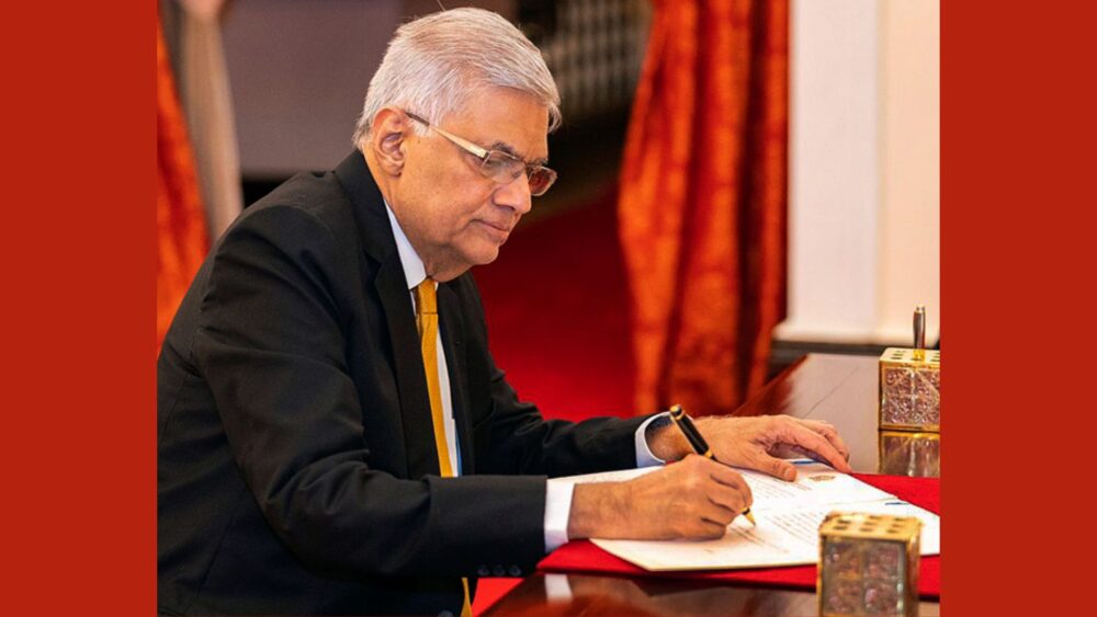 នាយករដ្ឋមន្ត្រី​ស្រីលង្កា ស្បថ​ចូលកាន់​តំណែង​ប្រធានាធិបតី ក្រោយ​លោក Rajapaksa រត់ចោល​ស្រុក