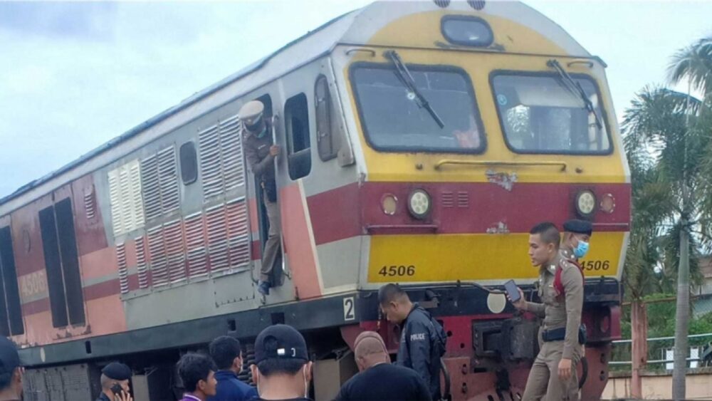 ប្រទេសថៃ ៖ រថភ្លើង​មួយ​ខ្សែ​ត្រូវ​គេ​បាញ់ប្រហារ​ច្រើន​គ្រាប់​ ពេល​កំពុង​ធ្វើ​ដំណើរ​