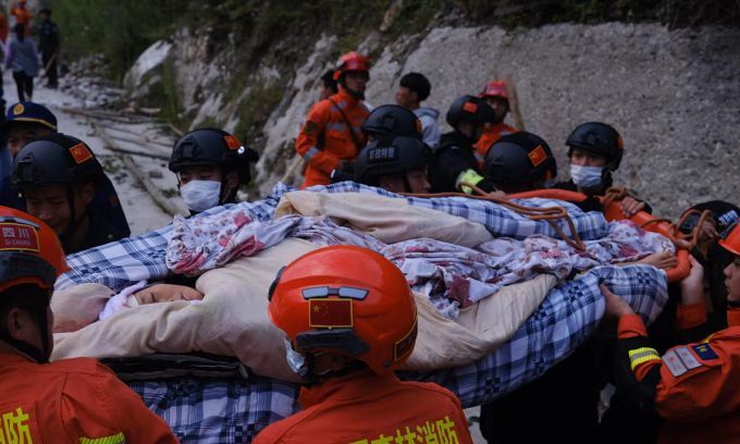 មនុស្សយ៉ាងតិច ៤៦ នាក់បានស្លាប់ នៅក្នុងហេតុការណ៍រញ្ជួយដីនៅប្រទេសចិន