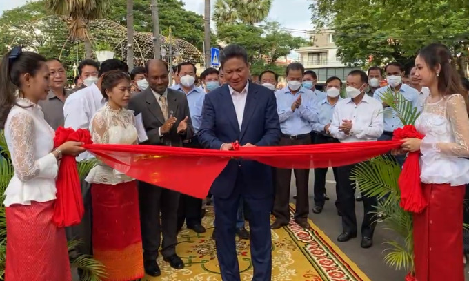 កម្ពុជា សម្ពោធ​​បើក​ដំណើរ​ការ​ស្ថានីយបញ្ចូលថាមពលយានយន្តអគ្គិសនី នៅ ខេត្តសៀមរាប