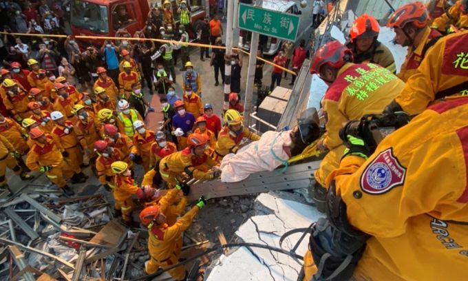 រញ្ជួយ​ដី​នៅ​ តៃវ៉ាន់ ៖ ពិតាន​នៃ​អគារ​មជ្ឈមណ្ឌល​កីឡា​នៅ តៃវ៉ាន់ ត្រូវ​ធ្លាក់​បាក់បែក​គួរ​ឱ្យ​ភ័យ​រន្ធត់