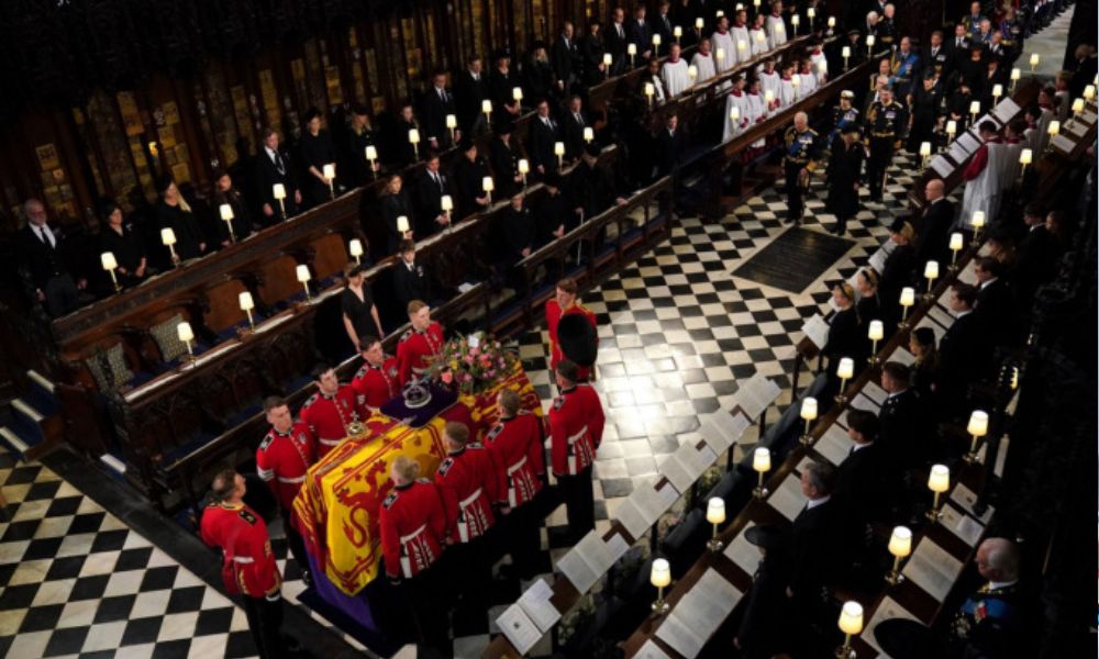 ព្រះសព​អតីត​មហាក្សត្រី Elizabeth ទី ២ បាន​ដង្ហែ​ដល់​ទីស្ងប់​សុខ​ចុង​ក្រោយ និង​បាន​បញ្ចុះរួច​រាល់