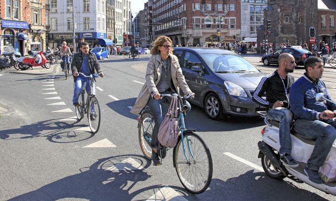 ហូ​ឡង់​ប្រកាសថា នឹង​ចំណាយ​ប្រាក់​ជិត ២០ ពាន់​លាន​អឺរ៉ូ ដើម្បី​ជួយ​ដល់​ប្រជាជន