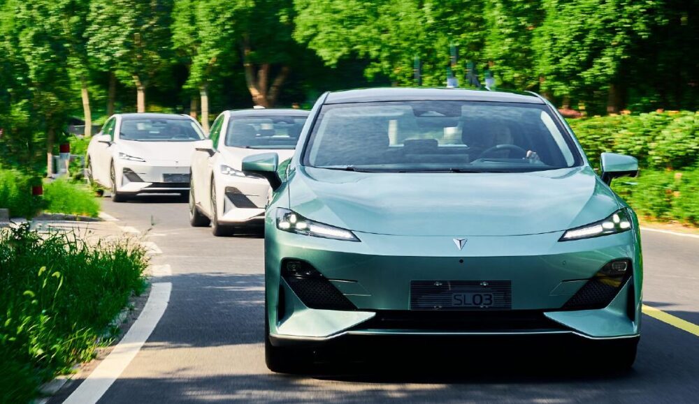 រថយន្ត​អគ្គិសនី​ចិន រូបរាង​ដូច Tesla Model 3 ប៉ុន្តែ តម្លៃ​ត្រឹម ២៦,០០០ ដុល្លារ​អាម៉េរិក