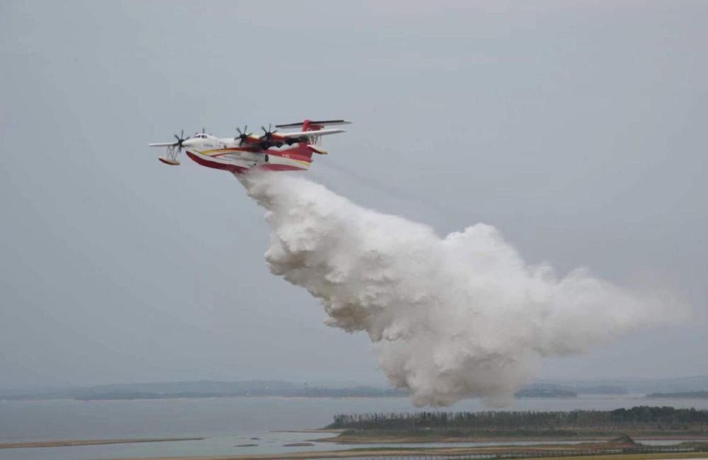 ប្រទេស​ចិន សាកល្បង​យន្តហោះ​ពន្លត់​អគ្គិភ័យ​ធំជាង​គេ​បង្អស់​នៅក្នុង​ប្រទេស​ (វីដេអូ)