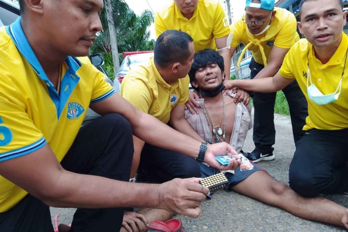 ខ្មាន់កាំភ្លើងញៀនថ្នាំម្នាក់ ប្រុង​នឹង​សម្រុក​ចូល​សាលា​រៀន​ «យក​តម្រាប់​តាមអំពើឃោរឃៅដែលបានសម្លាប់មនុស្សជាង ៣០ នាក់នៅ ​ប្រទេស​ថៃ» ត្រូវ​​ប៉ូលិស​​ចាប់​​ខ្លួន