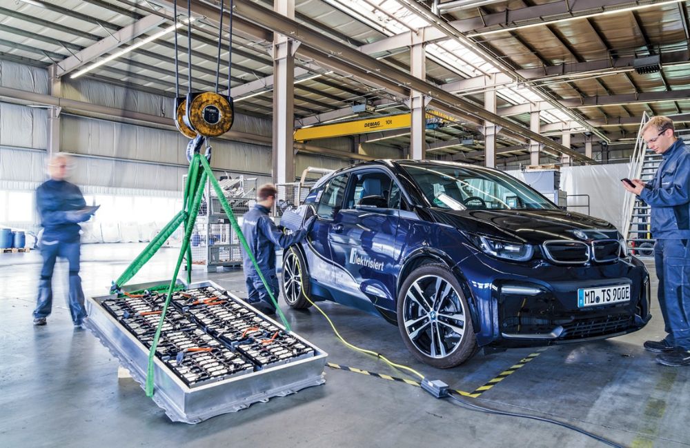 អាម៉េរិក ចំណាយ​រាប់​​ពាន់​លាន​ដុល្លារ​សម្រាប់​​វិស័យ​ផលិត​ថ្ម​រថយន្ត​អគ្គិសនី