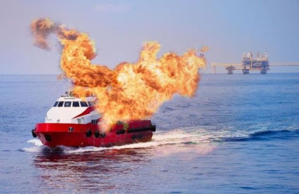 ឆេះ​នាវាទេសចរណ៍​ឥណ្ឌូណេស៊ី ធ្វើ​ឱ្យ​មនុស្ស​ជាង​ 10 នាក់​បាត់បង់ជីវិត