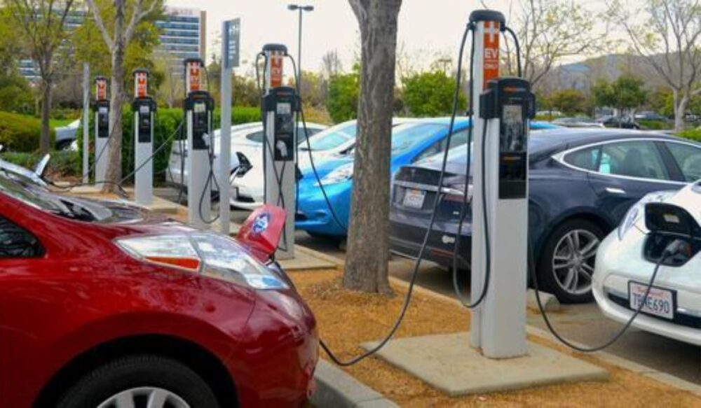 ទីផ្សារ​រថយន្ត​អគ្គិសនី​នៅ សហរដ្ឋ​អាម៉េរិក «ផ្ទុះ» ការពេញនិយម​ជាថ្មី