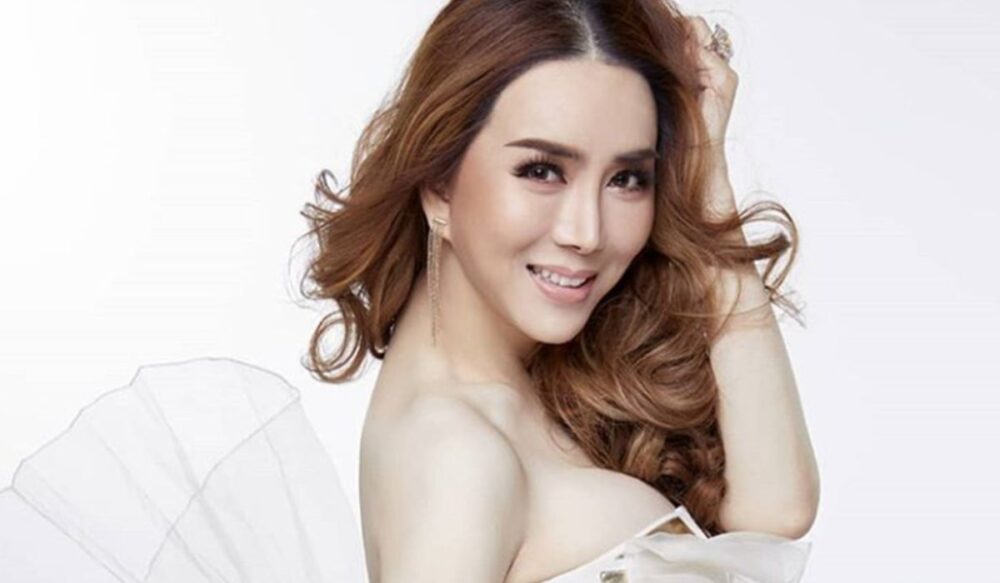 មហា​សេដ្ឋិនី​ប្ដូរ​ភេទ​ថៃ ទិញ​ស្ថាប័ន​បវរកញ្ញា​ចក្រវាល (Miss Universe)