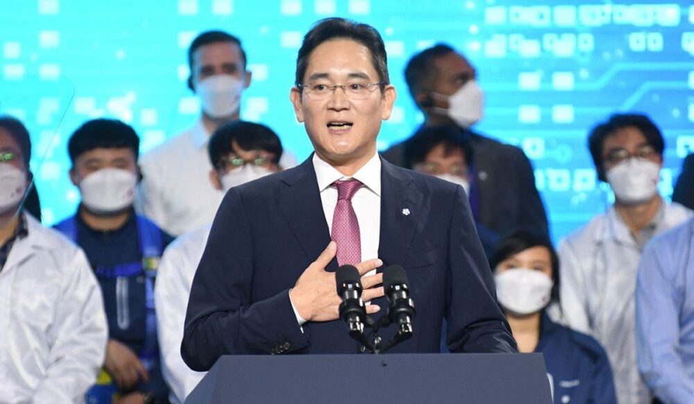 «អ្នក​ស្នង​មរតក​របស់ Samsung» ចូល​គ្រប់គ្រង​ក្រុមហ៊ុន​តម្លៃ 250 ពាន់​លាន​ដុល្លារ​ជា​ផ្លូវការ