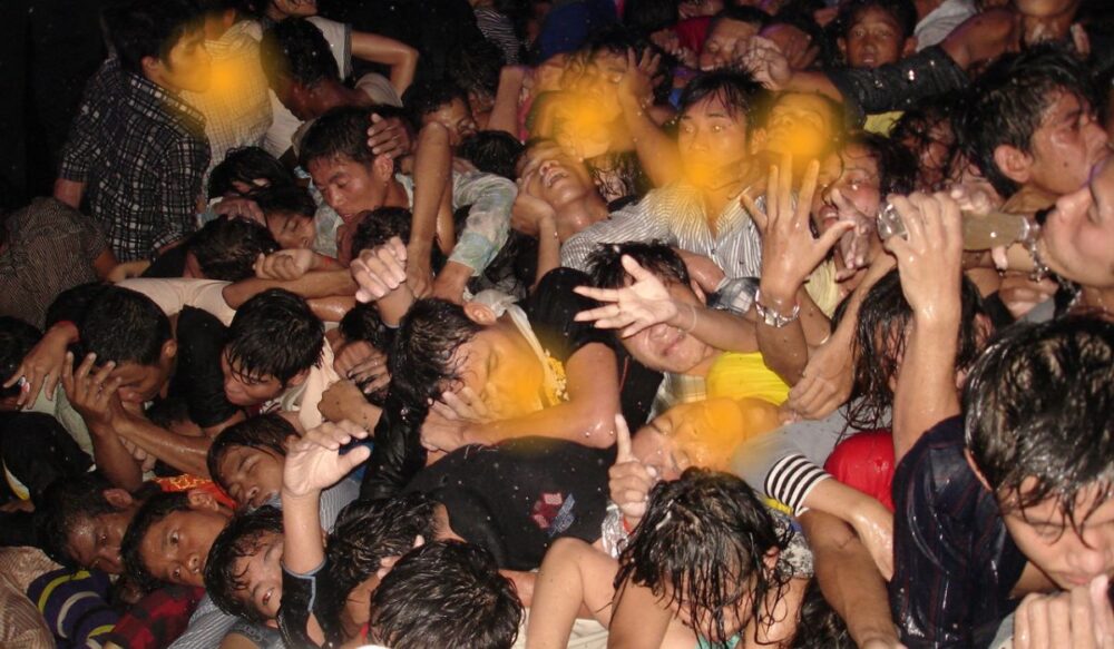 វិធីសាស្ត្រ​ដើម្បី «រក្សា​ជីវិត» ពេល​ជាប់​​គាំង​ក្នុង​ហ្វូងមនុស្ស​​ប្រជ្រៀត​គ្នា​ដ៏​ច្របូកច្របល់