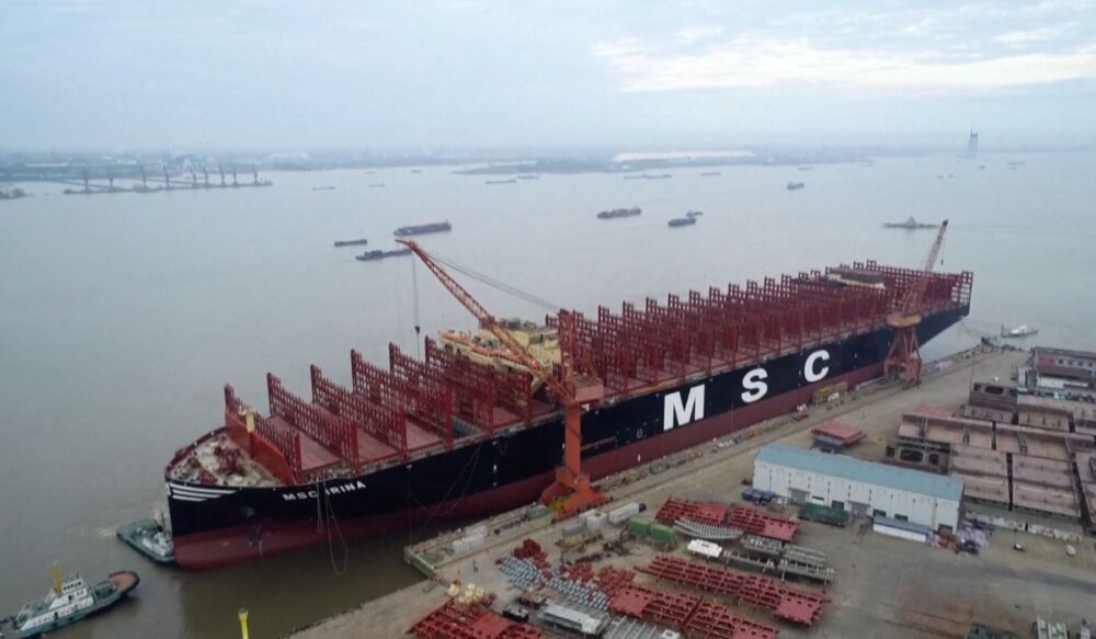 មហាអំណាច​អាស៊ី បញ្ចេញ​កប៉ាល់​ផ្ទុក​កុងតឺន័រ​ធំជាងគេ​បង្អស់​ក្នុង​ពិភពលោក (វីដេអូ)