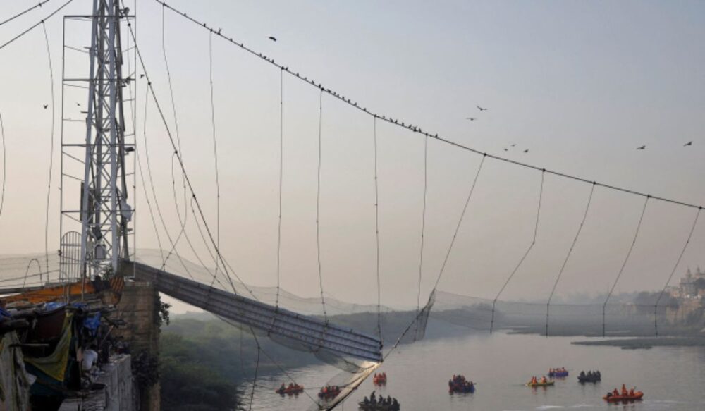 ករណី​បាក់​ស្ពាន​យោល​សម្លាប់​មនុស្ស​ជាង​រយ​នា​ក់នៅ ឥណ្ឌា ៖ ក្រុមហ៊ុន​ជួសជុល​ត្រូវបាន​ចោទប្រកាន់