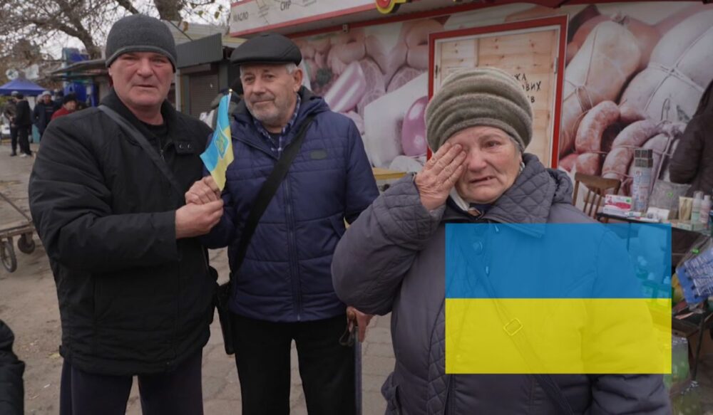 ប្រជាជន​អ៊ុយក្រែន នៅទីក្រុង​ Kherson យំក្នុង​ថ្ងៃ​រំដោះ​ ព្រោះ​តែ​រំភើប​ខ្លាំង​