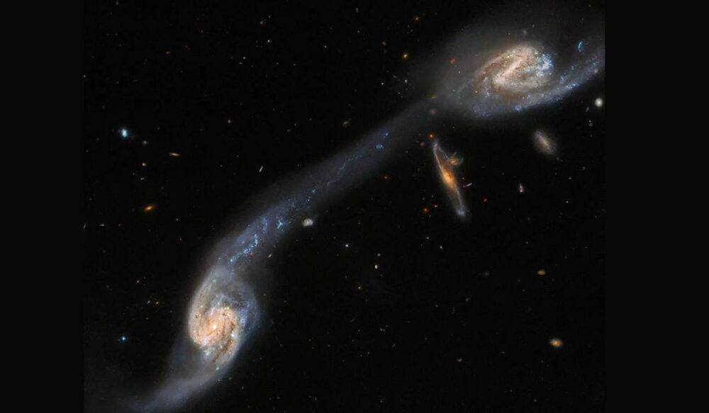 កែវ​យឺត​អវកាស Hubble ថត​បាន​រូបភាព «ស្ពាន» ត​ភ្ជាប់​កាឡាក់ស៊ី នឹង​កាឡាក់ស៊ី