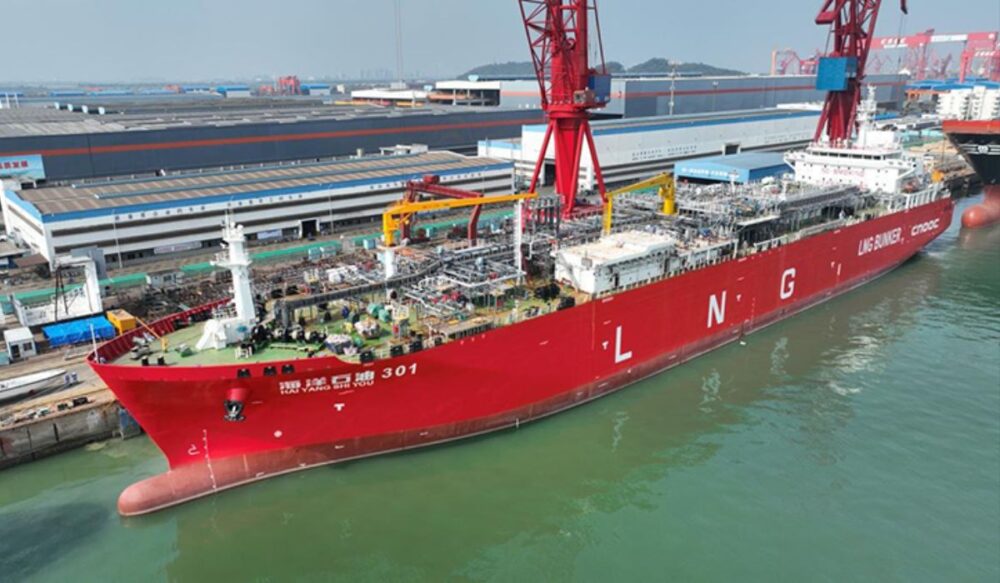 កប៉ាល់​ផ្គត់​ផ្គង់​ឧស្ម័ន​ធម្ម​ជាតិ​រាវ​ (LNG)​ ធំ​ជាង​គេ​លើ​ពិភព​លោក​ ត្រូវ​បាន​ដាក់​ឱ្យ​ដំណើរ​ការ​សេវា​កម្ម