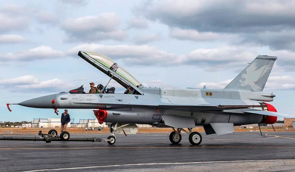 សហរដ្ឋ​អាម៉េរិក បញ្ចេញ​យន្តហោះ​ចម្បាំង F-16 ទំនើប​បំផុត​​នៅ​លើ​​ពិភពលោក