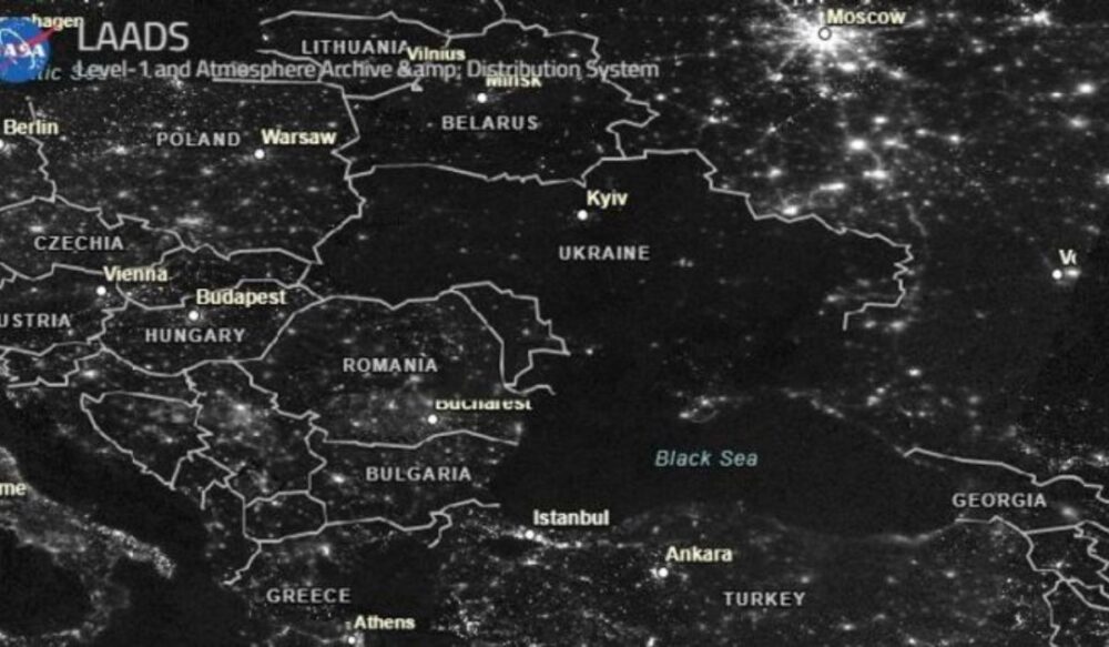 រូបភាព​ពី​ផ្កាយរណប​បង្ហាញថា «អ៊ុយ​ក្រែ​ន កំពុងស្ថិត​ក្នុង​ភាព​ងងឹត»