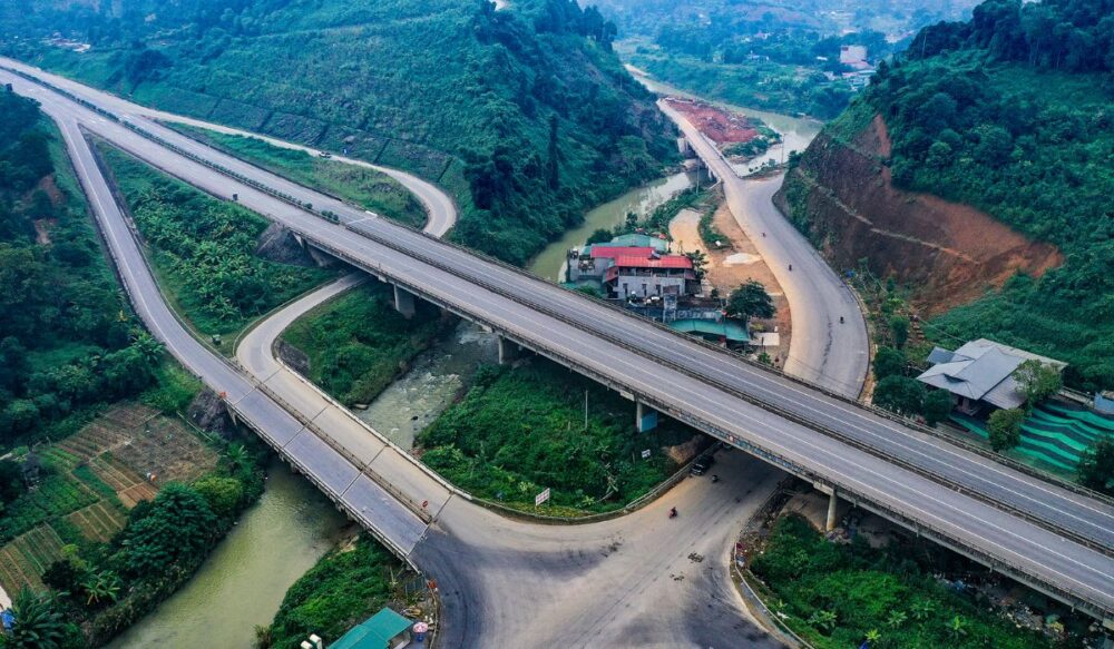 គម្រោង​ផ្លូវ​ល្បឿន​លឿន 12 ខ្សែ ភ្ជាប់​ពី​ភាគ​ខាងជើង​មក​ភាគខាងត្បូង​របស់ វៀតណាម កំពុង​ត្រៀម​បើក​ការដ្ឋាន​សាងសង់