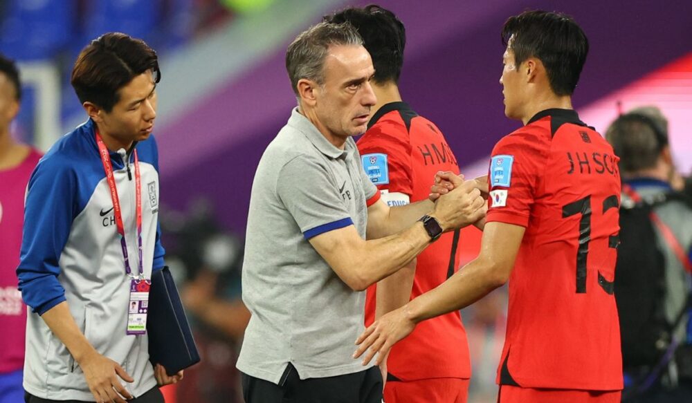 (World Cup 2022)- ចាញ់​ប្រេ​ស៊ី​ល 1-4 គ្រូបង្វឹក​របស់ កូរ៉េខាងត្បូង លាលែង​ពី​តំណែង ខណៈ​គ្រូបង្វឹក​របស់​ប្រេ​ស៊ី​ល រាំ​អបអរ​ជ័យជម្នះ