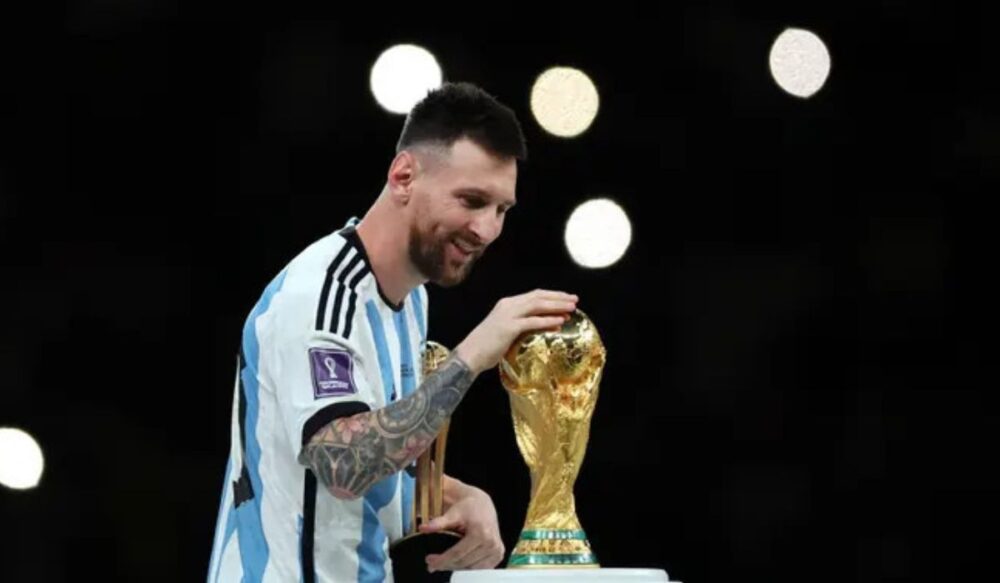 Messi ពាក់អាវ​​មហា​ក្សត្រ​កាតា​​ប្រទាន លើក​ពាន World Cup 2022