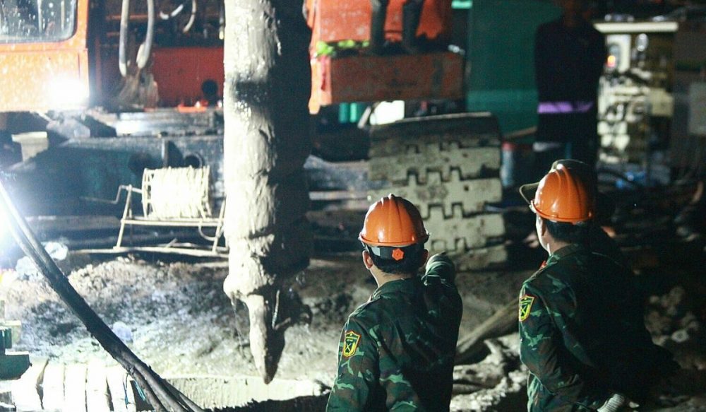 វៀតណាម​​ត្រៀម​រួច​ហើយ​ដើម្បី​​ដក​ «បំពង់​សសរ​បេតុង​ដែល​ក្មេង​ធ្លាក់​ជាប់ 4 ថ្ងៃ» នៅ​ម៉ោង 09 ព្រឹក​នេះ