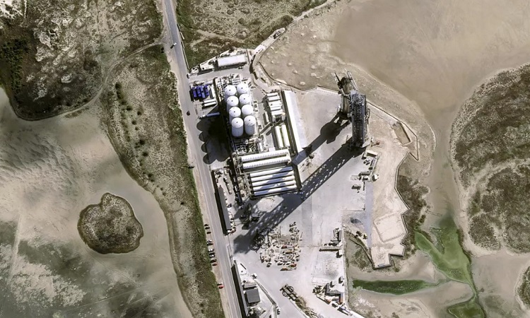 រ៉ុក្កែត​ធំជាងគេ​លើ​ពិភពលោក អាច​មើល​ឃើញ​​​ពីលើ​មេឃ