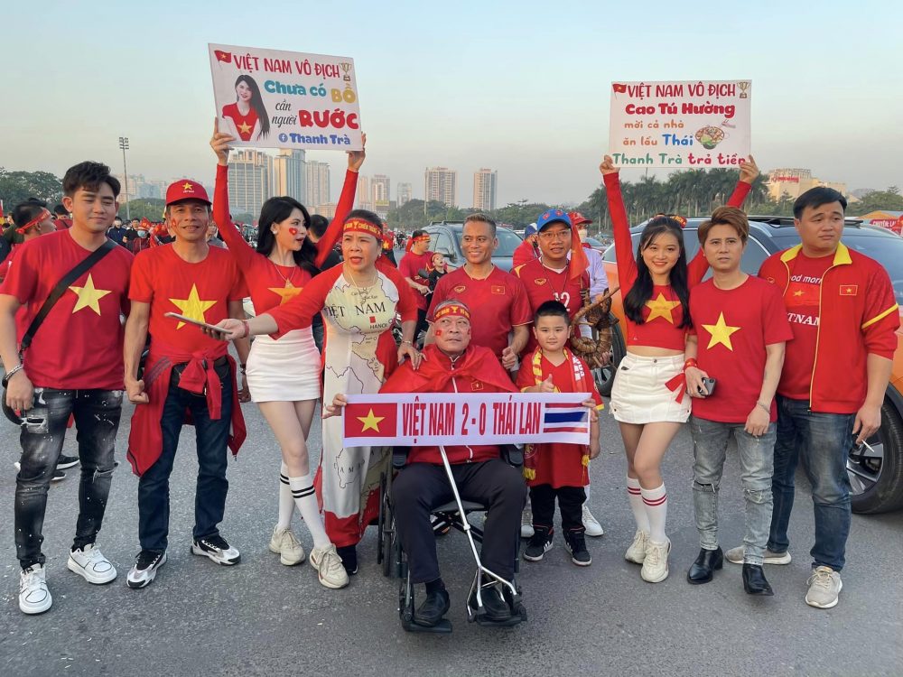 ទិដ្ឋភាពនៅ​ជុំវិញ​កីឡដ្ឋាន​របស់វៀតណាម​ មុន​​ការប្រកួត​វគ្គ​ផ្ដាច់ព្រ័ត្រ AFF Cup 2022