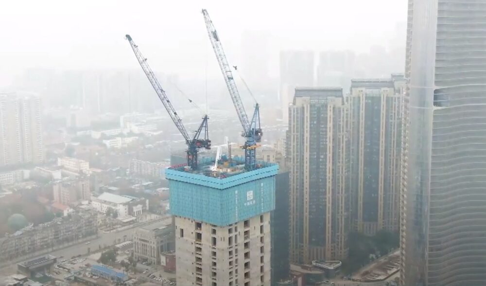 ប្រព័ន្ធ​សាងសង់​អគារ​​ខ្ពស់​កប់​ពពក​​នៅ​ប្រទេស​​ចិន ដំណើរការ​យ៉ាងដូចម្ដេច? (វីដេអូ)