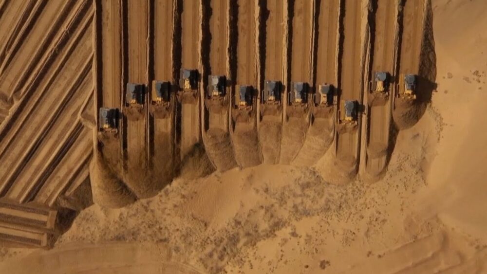 ស្ថានីយ​ផលិត​អគ្គិសនី​ពី​ខ្យល់ និង​ព្រះអាទិត្យ​ធំជាងគេ​លើ​លោក​ស្ថិតនៅ​កណ្ដាល​សមុទ្រ​ខ្សាច់