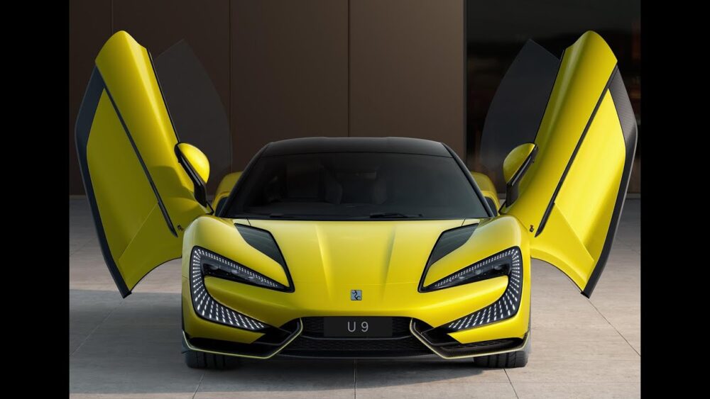 រថយន្ត​អគ្គិសនី​ប្រភេទ​ប្រណិត​របស់​ចិន ចេះ​រាំ និង​អាច​បរ​ដោយ​កង់​បី