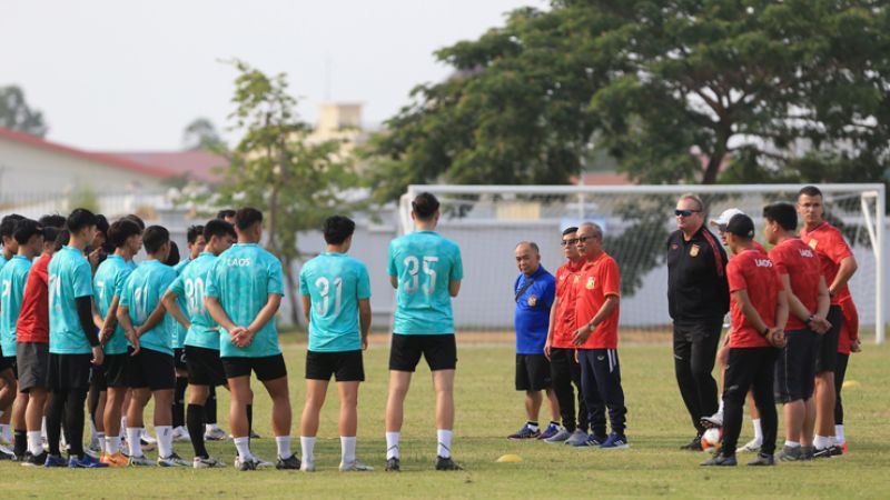 U-22 ឡាវ​ដែលមាន​កីឡាករ​ដើមកំណើត​វៀតណាម​ពីរ​រូប​ ថា អាច «យក​ស្មើ» នឹង​ក្រុម​ផ្កាយ​លឿង​នៅ​ស៊ី​ហ្គេម