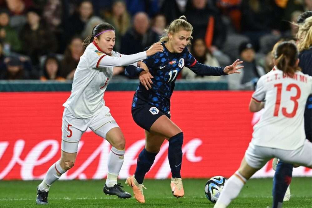 ត្រូវ​ហូ​ឡង់​ផ្ដួល​ក្នុង​លទ្ធផល 0-7 វៀតណាម​ទទួលស្គាល់ថា «កម្លាំងចិត្ត​មិន​ឈ្នះ​សមត្ថភាព»