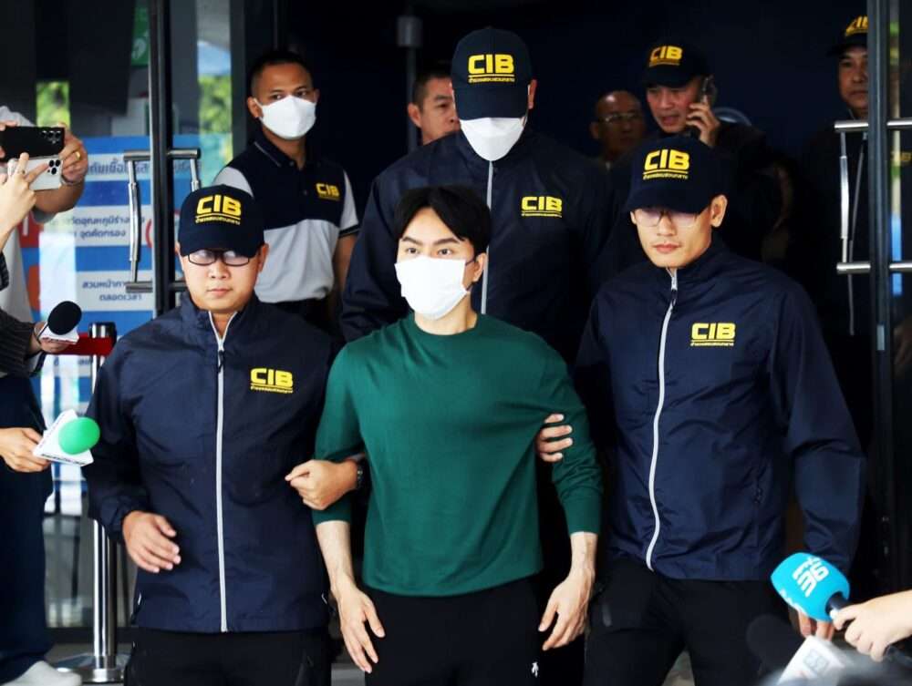 ជនសង្ស័យ​ឆបោកប្រជាជនថៃនៅក្នុងក្រុមហ៊ុន​ ដឺ អាយ​ខុន​ គ្រុប (The iCon Group) ចំនួន១៨​នាក់​ ត្រូវបានប៉ូលីស​បញ្ជូន​ទៅ​ពន្ធនាគារ​ជាផ្លូវការហើយ